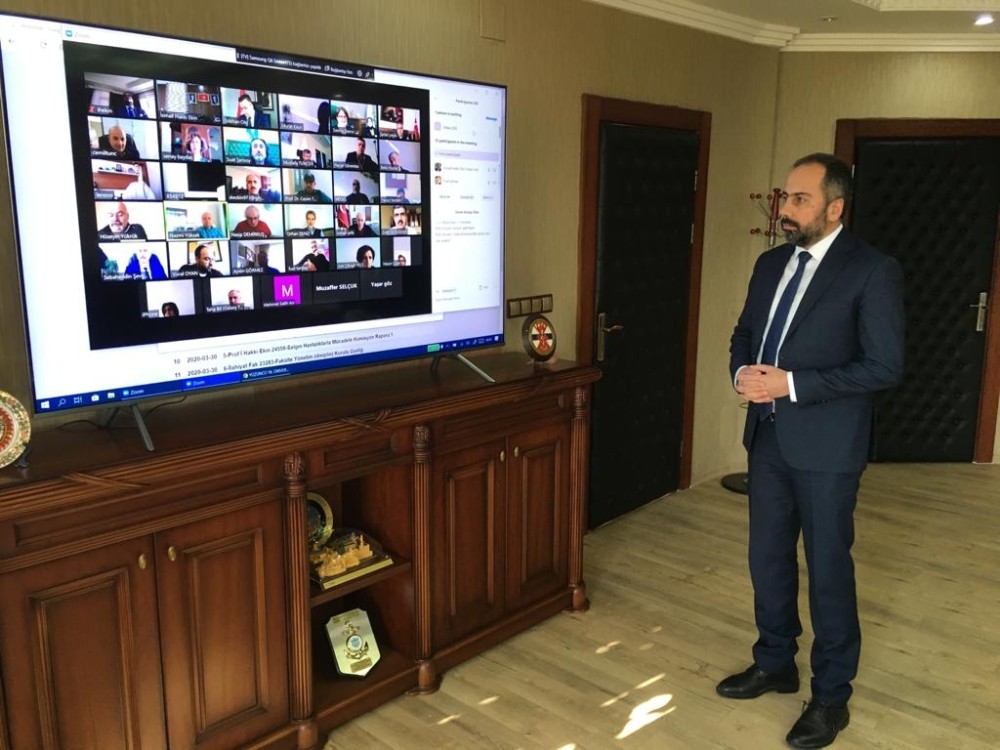 Van YYÜ Senato Toplantısı video konferans yöntemiyle yapıldı 