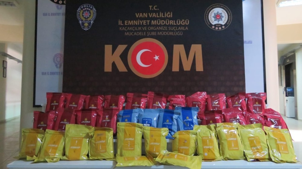 Van’da 1 ton 940 kilogram kaçak nargile tütünü ele geçirildi 