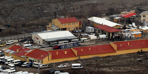 Van'da 10 memur ve 1 şoförden haber alınamıyor