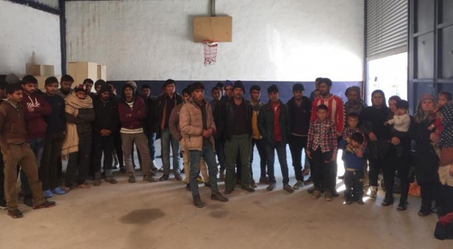 Van’da 15 kişilik minibüste 47 kaçak şahıs yakalandı