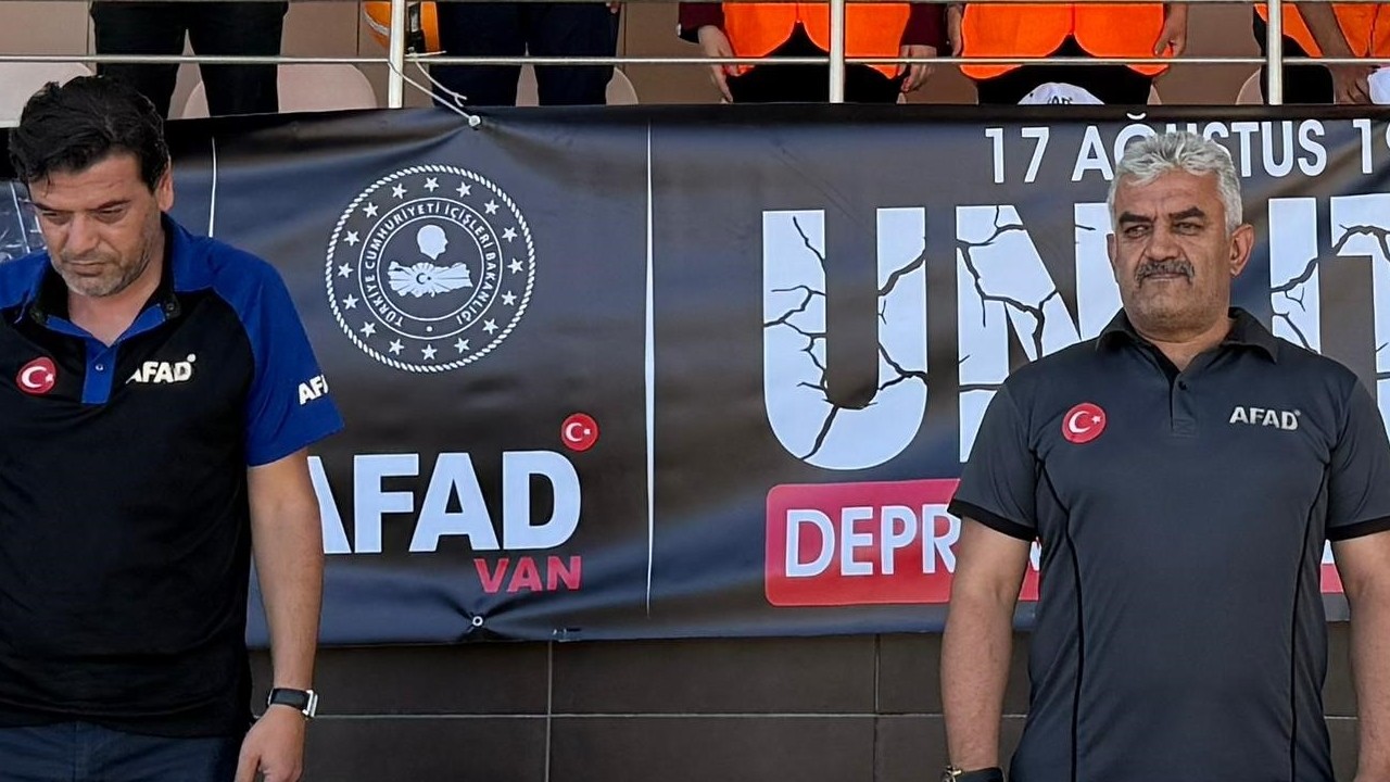 Van’da 17 Ağustos Marmara Depremi’nde hayatını kaybedenler anıldı