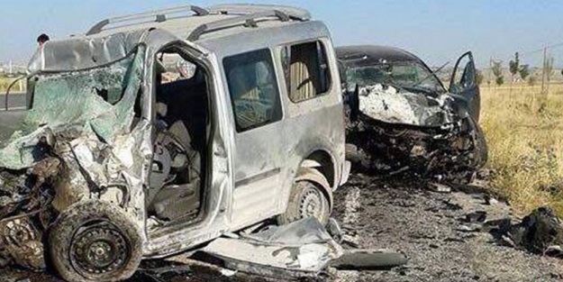 Van'da 2 araç çarpıştı: 4 ölü