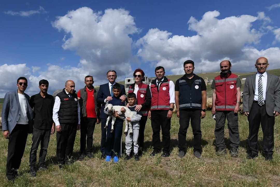 Van'da 3 yılda 2 bin 375 çiftçiye 235 bin koyun desteği verildi