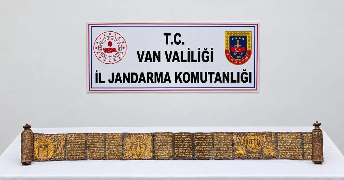 Van'da 310 santimetrelik, Tevrat olduğu değerlendirilen eser ele geçirildi