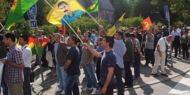 Van'da 4 öğretmen açığa alındı