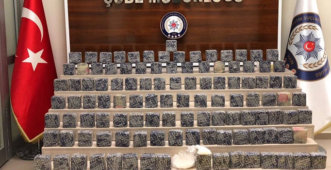 Van'da 57 kilo eroin ele geçirildi: 2 gözaltı