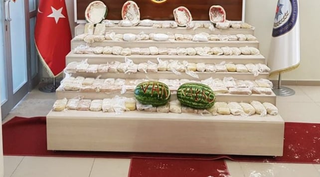 Van’da 65 kilo eroini karpuzların içine gizlemişler