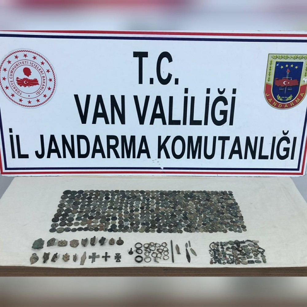 Van’da 656 adet tarihi eser ele geçirildi 