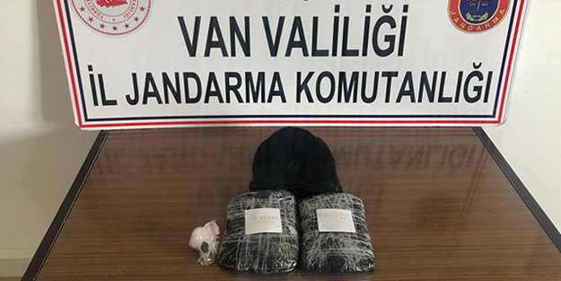 Van’da Afganistanlı yolcunun montundan 3 kilo esrar çıktı