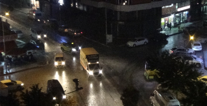 Van’da akşam saatlerinde dolu sürprizi
