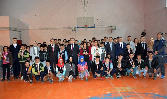 Van'da başarılı sporcular ödüllendirildi