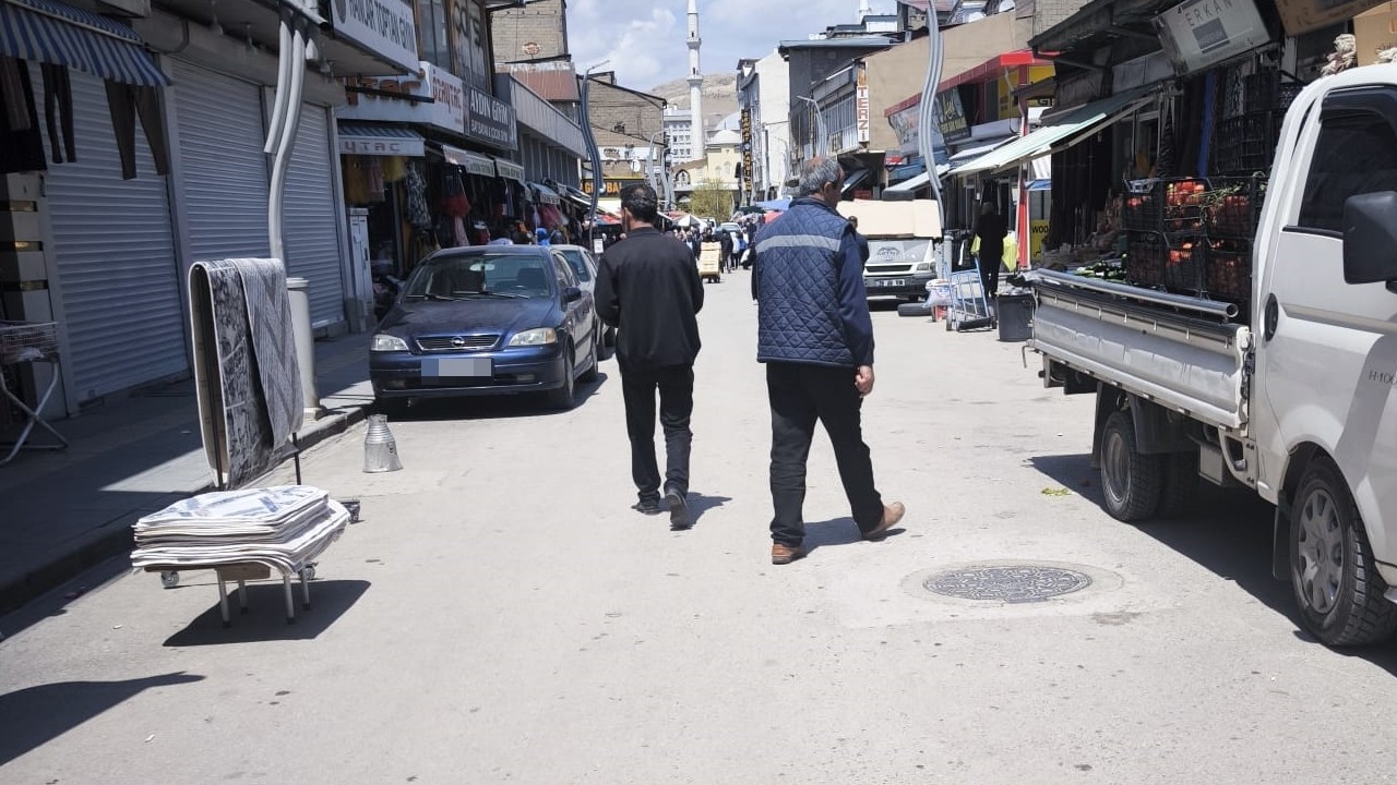 Van'da Belediye Hizmetleri Durma Noktasında: İpekyolu Belediyesi'ne Tepkiler Çığ Gibi Büyüyor