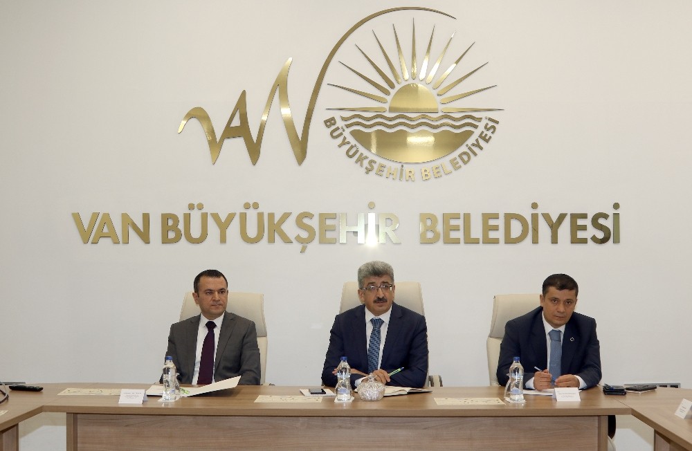 Van’da ‘beton yollar’ konulu seminer 