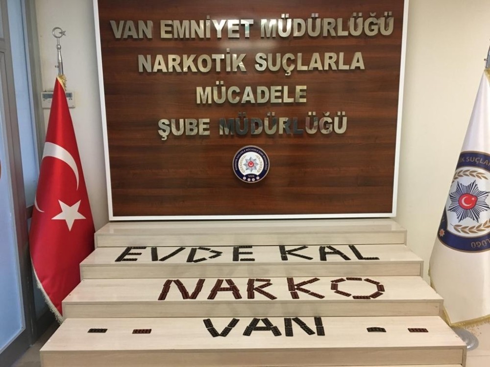 Van’da bin adet sentetik ecza hapı ele geçirildi 