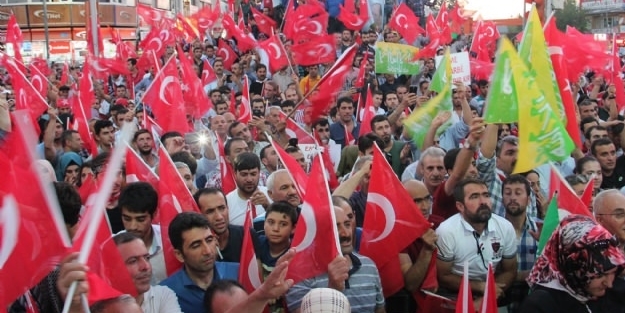 Kürtler sokağa döküldü!