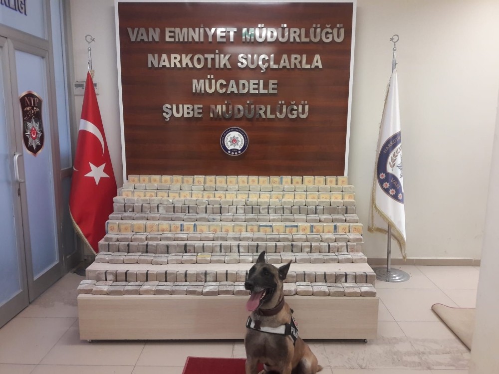 Van’da bir otomobilde 111 kilo eroin ele geçirildi 
