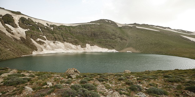 Van'da bulunuyor! Üç bin rakımlı Çalyan Gölü'nde doğa yürüyüşü