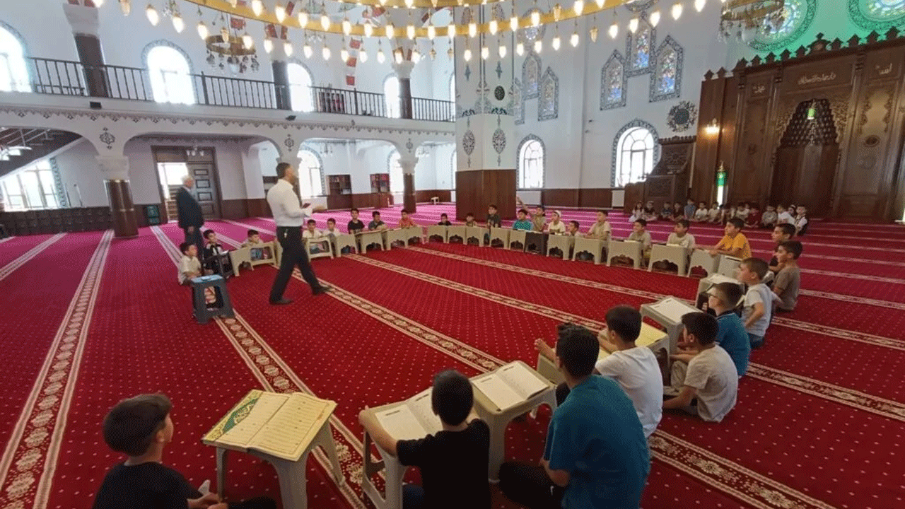 Van’da camiler çocuk sesleriyle yankılandı! Yaz Kur’an kursları başladı