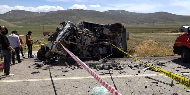 Van'da feci kaza: Ölü ve yaralılar var