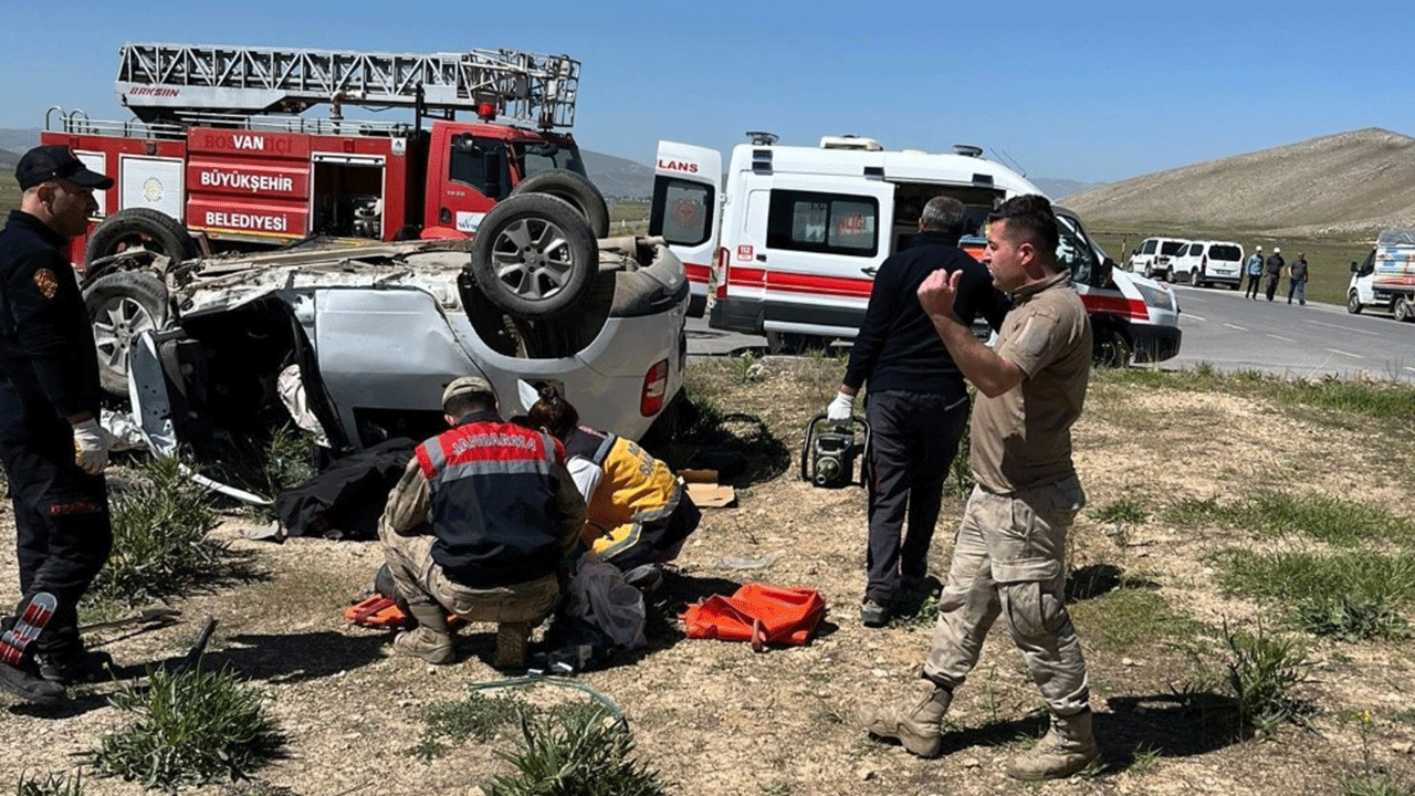 Van'da feci kaza: Ölü ve yaralılar var!