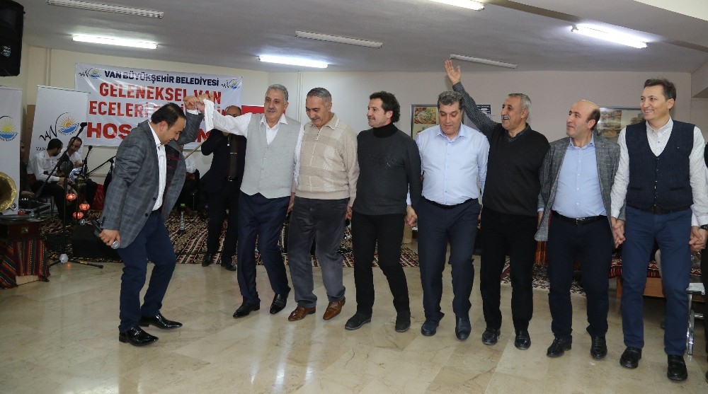 Van’da geleneksel oturma gecesi 