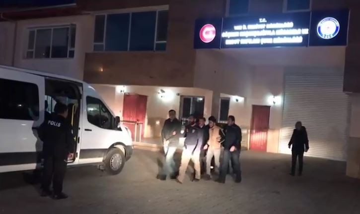 Van’da ’göçmen kaçakçılığı ve insan ticareti’ operasyonu 