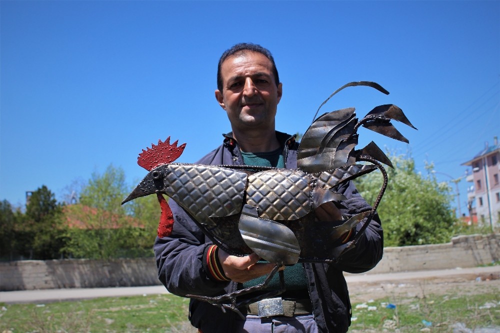 Van’da hurda metaller sanat eserine dönüşüyor 
