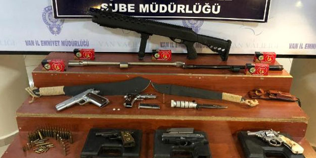 Van'da iki iş yerinde 6 silah ve fişekler ele geçirildi