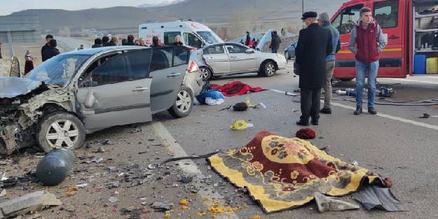 Van'da iki otomobil çarpıştı. Ölüler ve yaralılar var