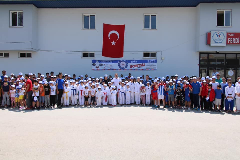 Van’da ‘İl Spor Merkezleri’ açıldı 