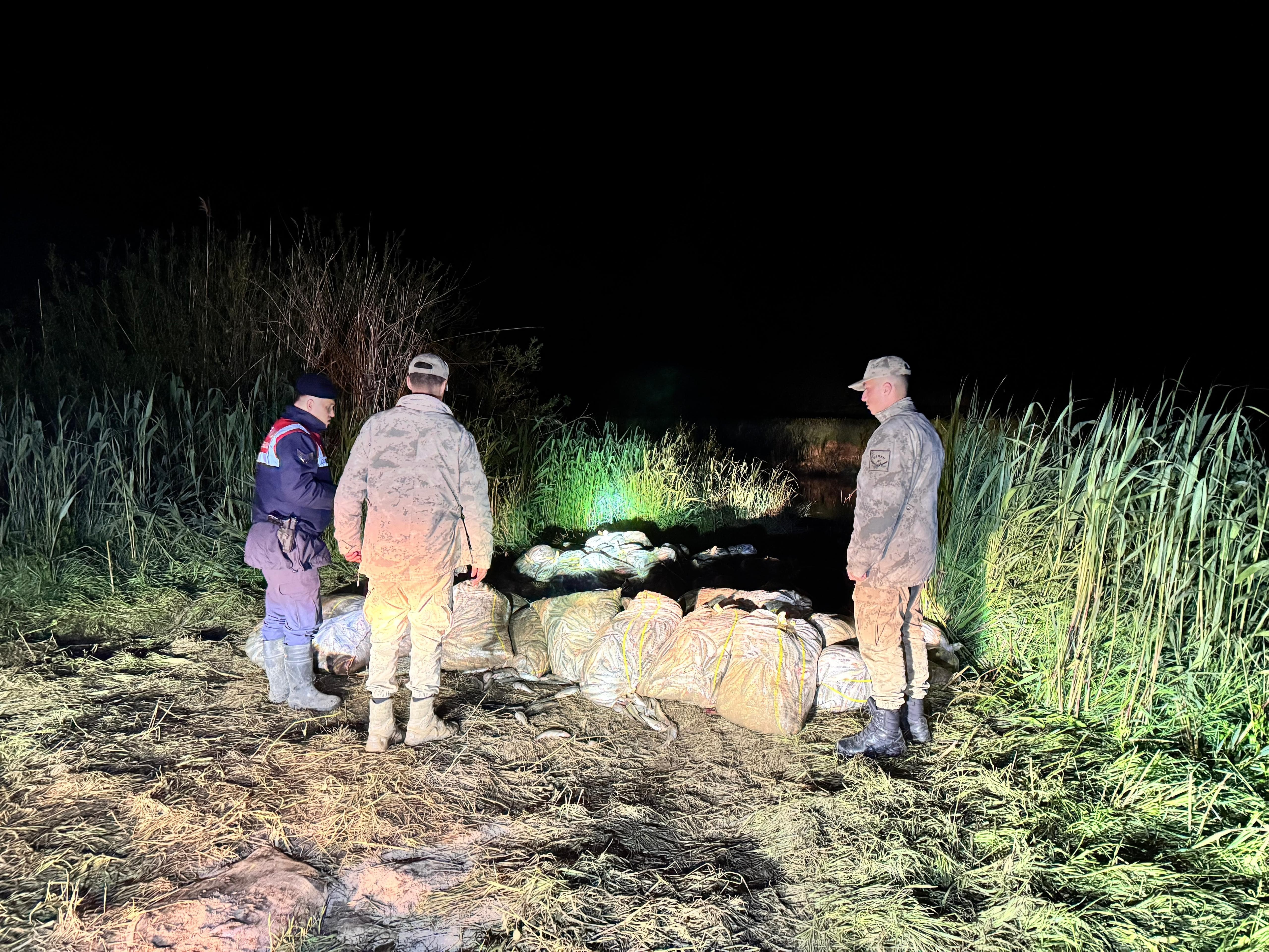 Van’da kaçak avlanmış 15 ton inci kefali ele geçirildi