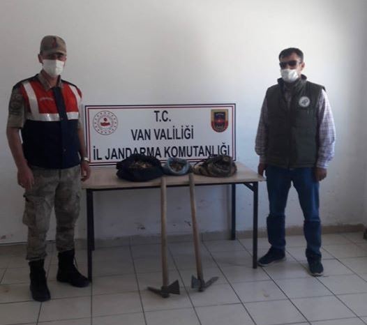 Van’da kaçak salep soğanı toplayan 2 kişiye 147 bin TL ceza kesildi 