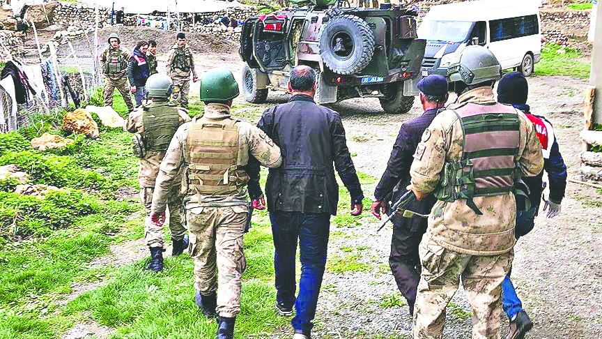 Van’da kaçakçılık ve terör operasyonu: 34 şüpheli yakalandı