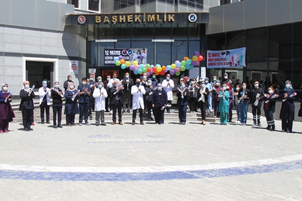 Van’da kahraman hemşirelerin günü kutlandı 