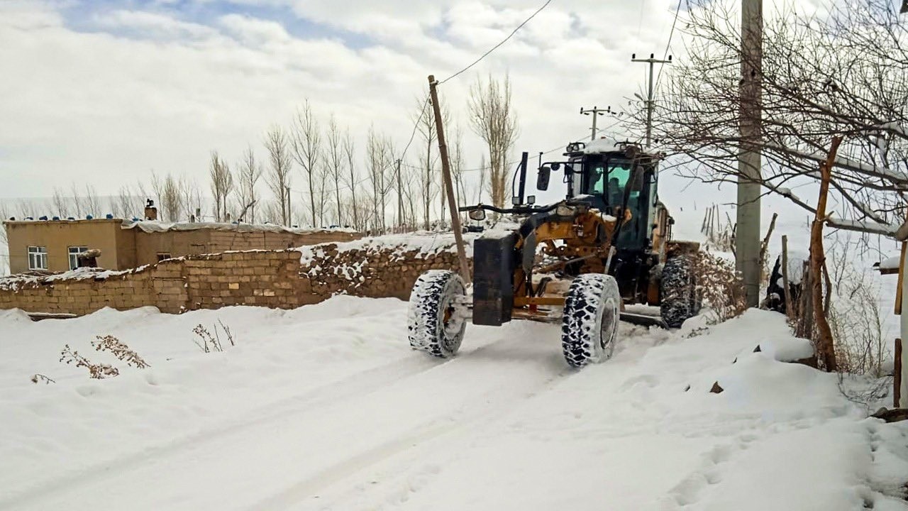 Van’da karla mücadele çalışmaları devam ediyor