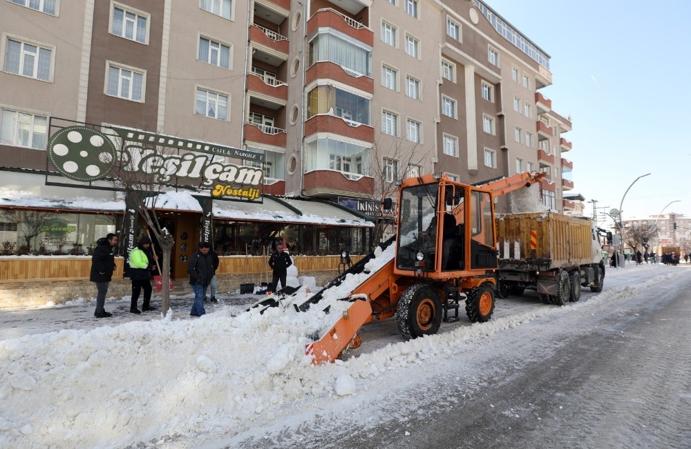 Van’da karla mücadelede ‘Amkodor 37’ dönemi 
