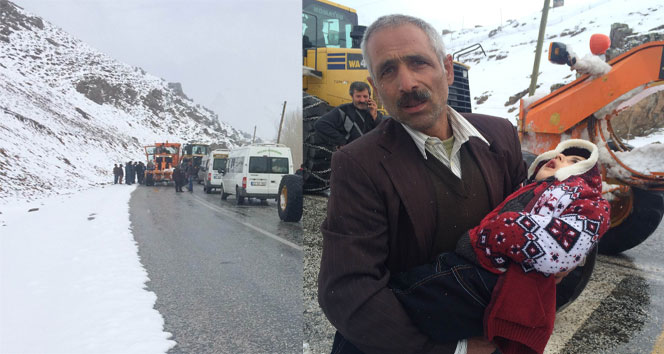 Van'da karlı yolda hasta çocuğuyla mahsur kaldı