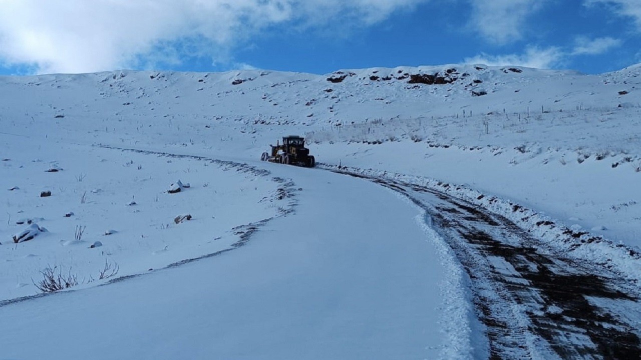 Van’da kırsal mahalleler kar altında