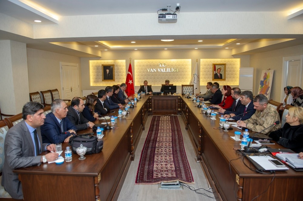Van’da korona virüs tedbirleri değerlendirildi 