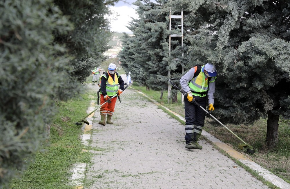 Van’da mezarlıklarda bahar temizliği 