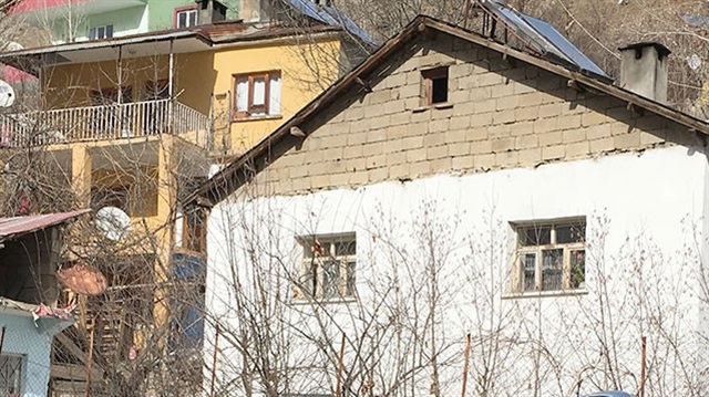 Van'da muhtar çatıdan düşerek hayatını kaybetti