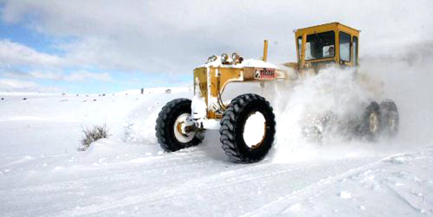 Nisan ayında karla boğuşuyorlar