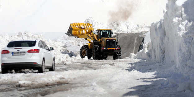 Nisan kapıdan baktırdı, kepçeleri çalıştırdı!