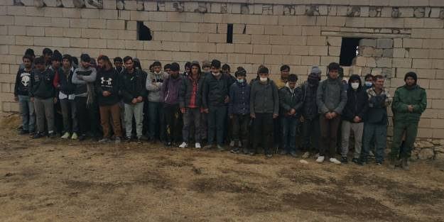 Van'da onlarca kaçak göçmen yakalandı!