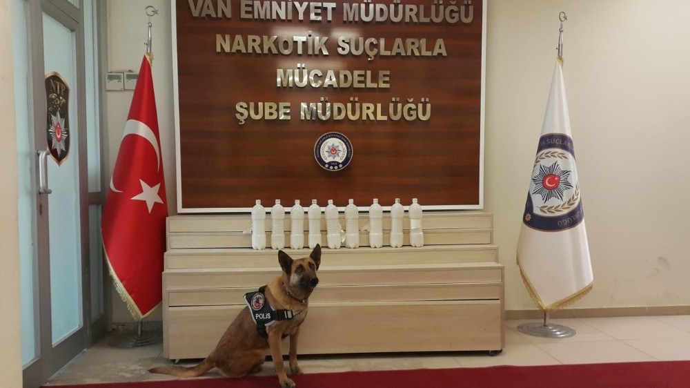 Van’da pet şişe içerisinde 14 kilo 800 gram likit metamfetamin ele geçirildi 