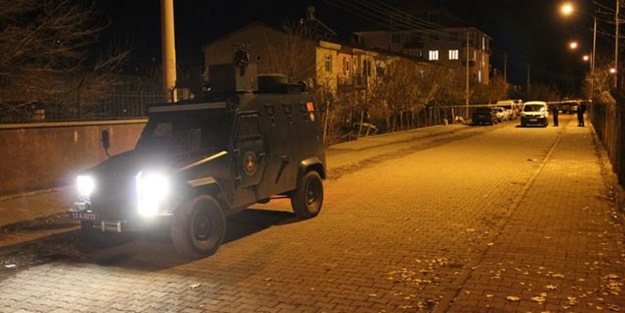 Van'da polis aracına bombalı saldırı