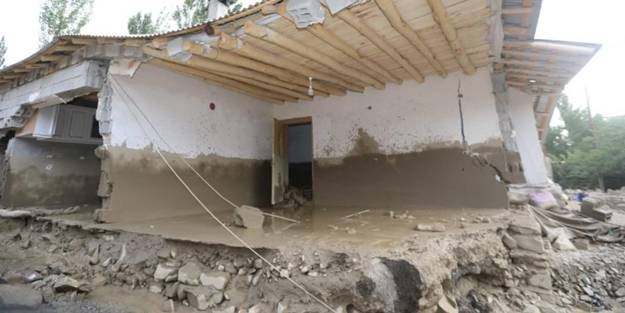 Van'da sel felaketi! Evleri yıkıma uğrattı