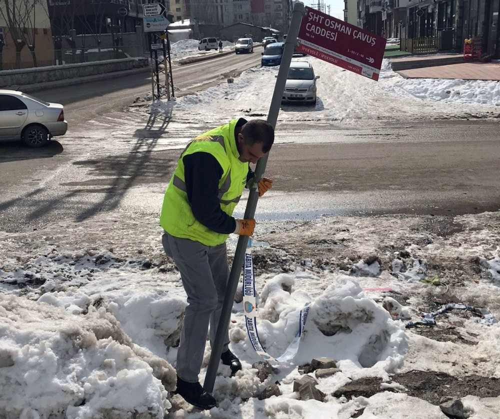Van’da sokak isimleri için tabela çalışması 