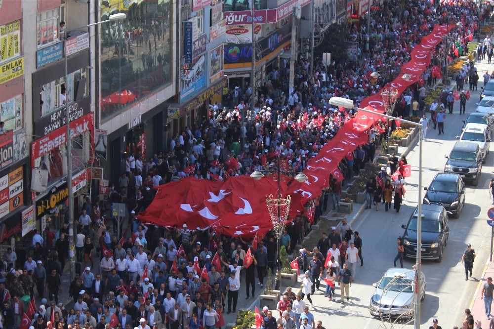 Van’da ’Teröre Lanet, Kardeşliğe Davet’ yürüyüşü 