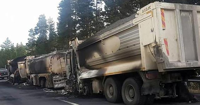 Van'da teröristler asfalt malzemesi taşıyan kamyonları yaktı